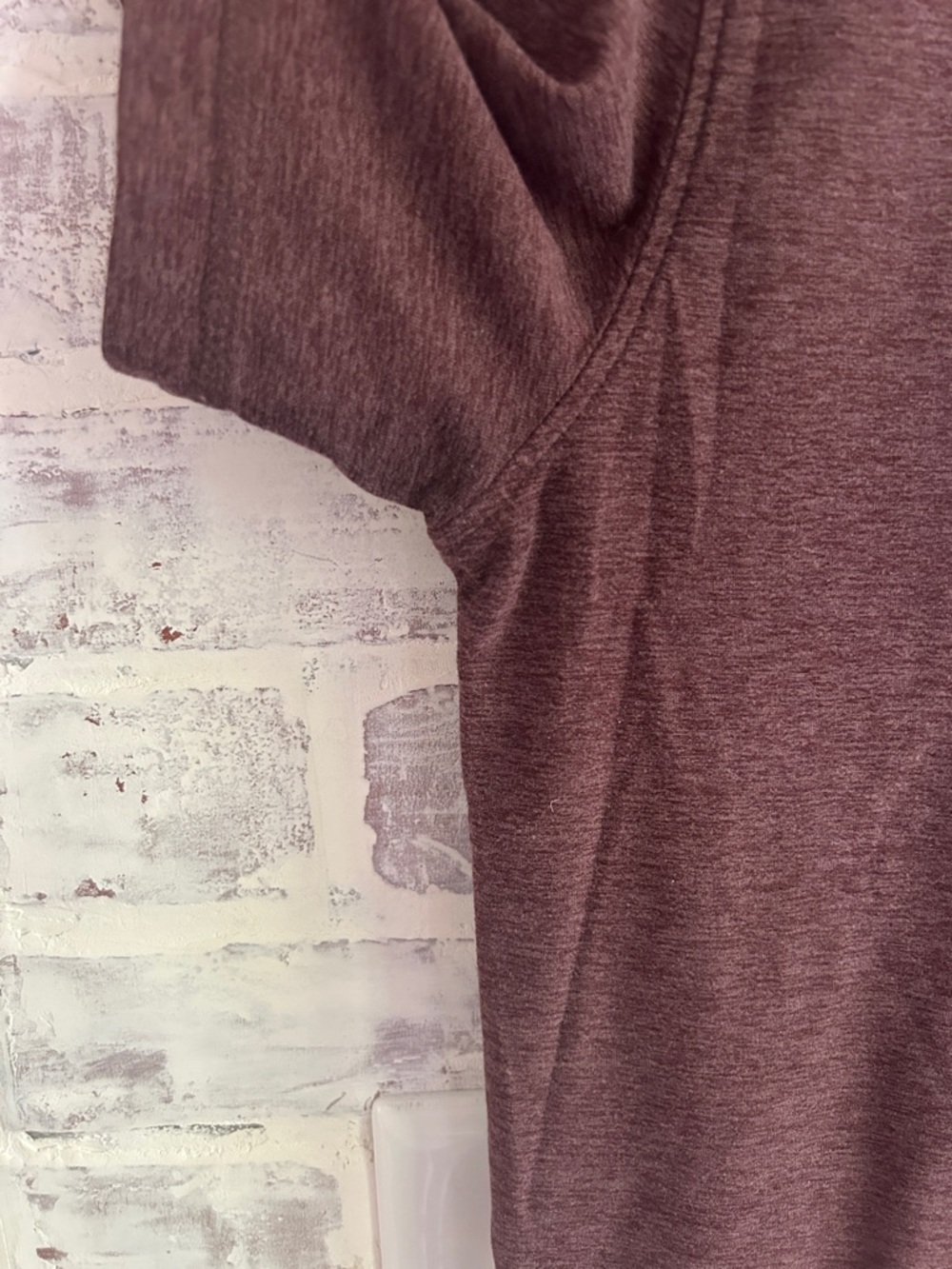 Vuori Men’s Size Medium Heathered Maroon Short Sleeve Tee Shirt Performance Gym - Picture 5 of 6